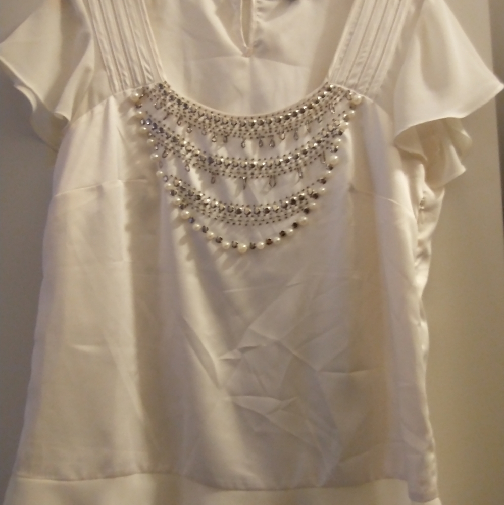 Size M NY Collection Satin Top with Pearl Detail